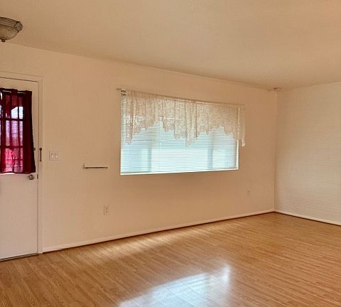 4th image of 10236 W Pinehurst Dr