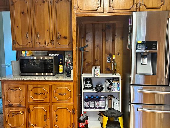 4th image of 1811 Rosewood Dr