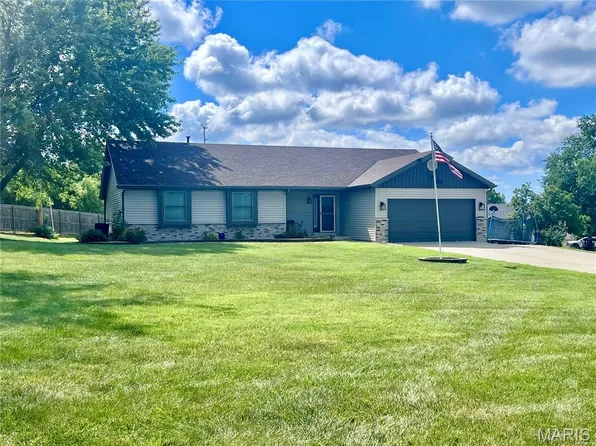 948 Claycrest Dr, Saint Charles, MO 63304