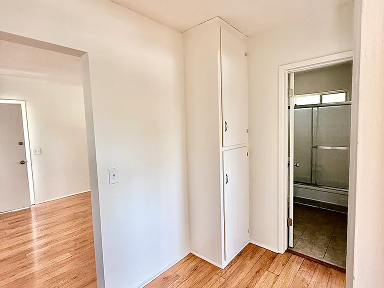 13645 Runnymede St #5 — Photo 14