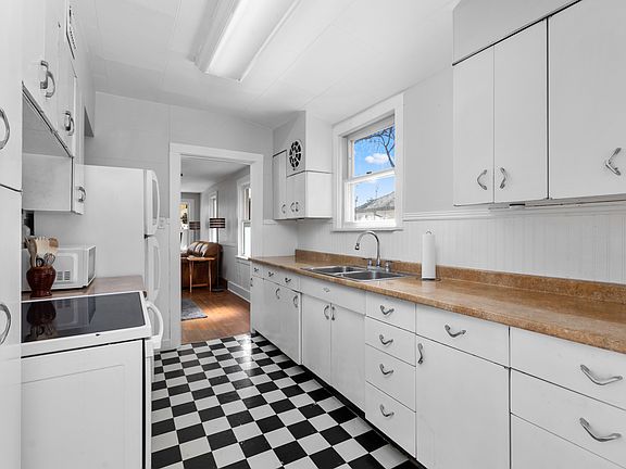 3rd image of 514 Somers Ave