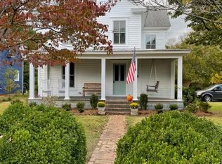9 Lake St, Onancock, VA 23417