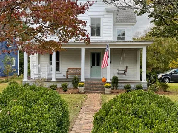 9 Lake St, Onancock, VA 23417