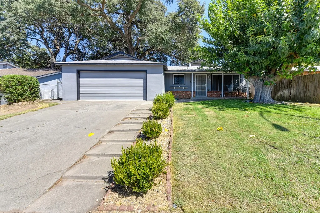 7908 Dogwood Way photo 1