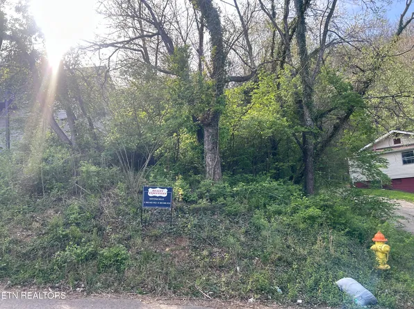 3339 Johnston St, Knoxville, TN 37921