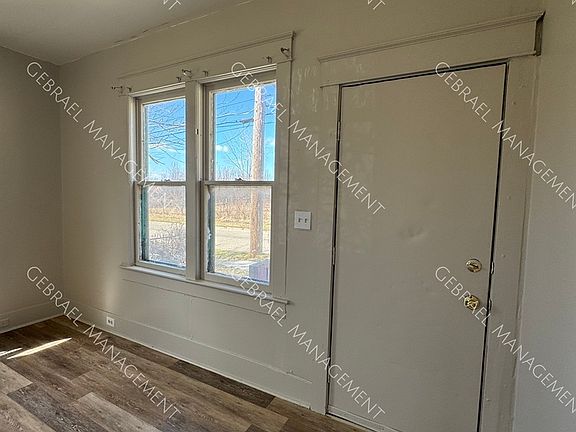 2nd image of 726 E York Ave