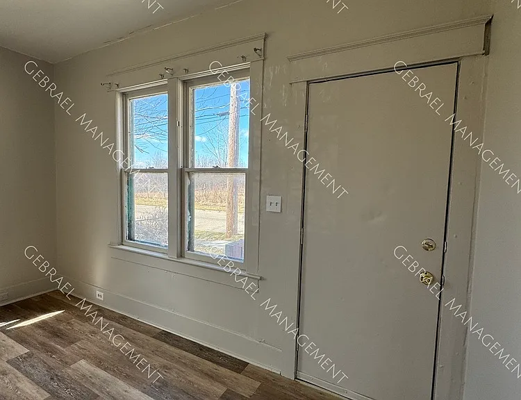 726 E York Ave — Photo 2