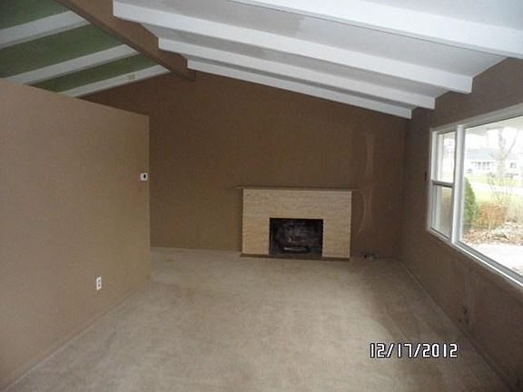 3rd image of 310 John Ct