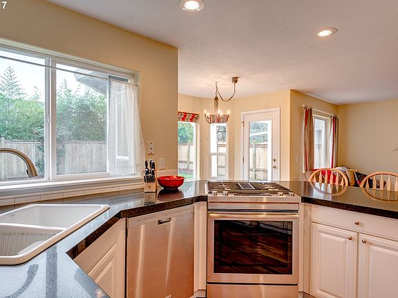 5th image of 2184 SE Nordlund Ct