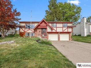 5215 S 91st St, Omaha, NE 68127