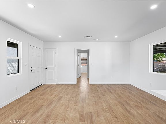 4th image of 45040 Redwood Ave