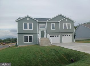 1424 Prentiss Point Pkwy, Martinsburg, WV 25401