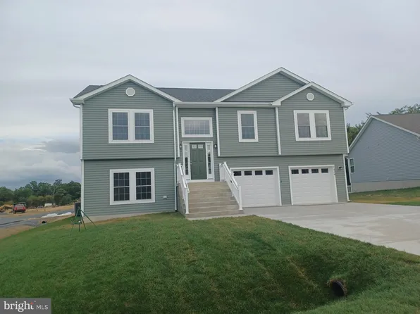 1424 Prentiss Point Pkwy, Martinsburg, WV 25401