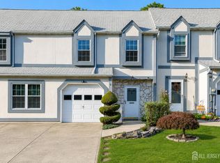 4 Lisa Ct, Matawan, NJ 07747