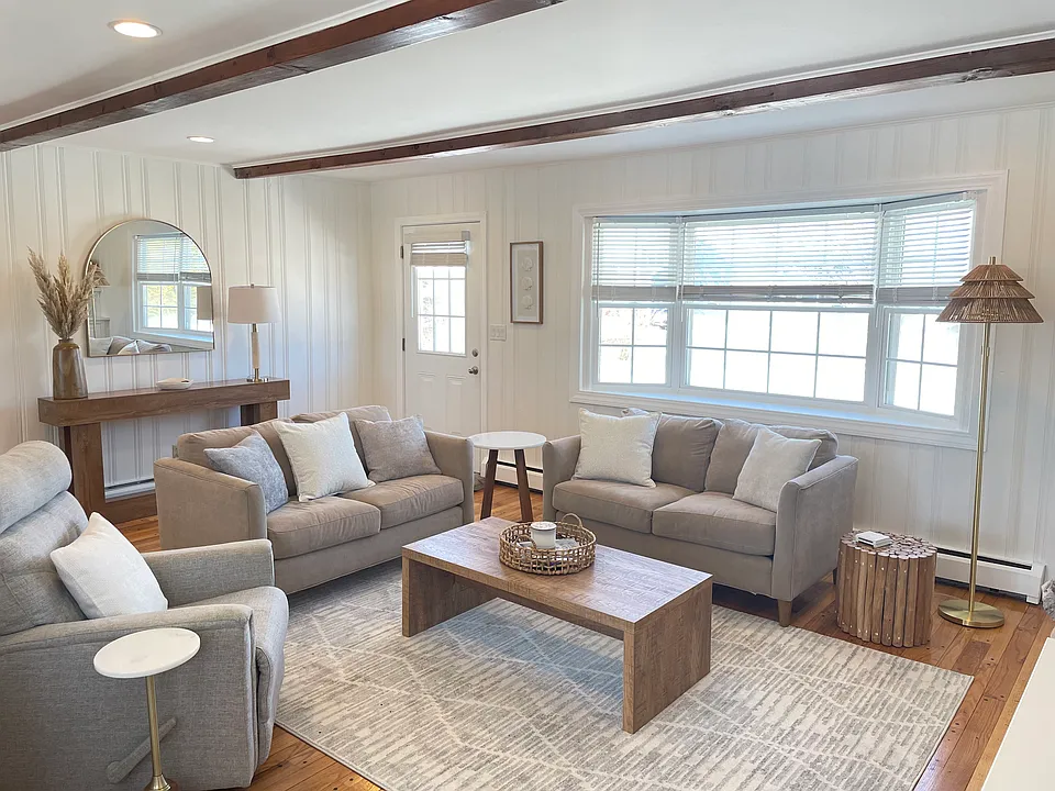 52 Seaside Ave