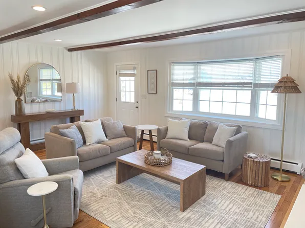 52 Seaside Ave, Guilford, CT 06437