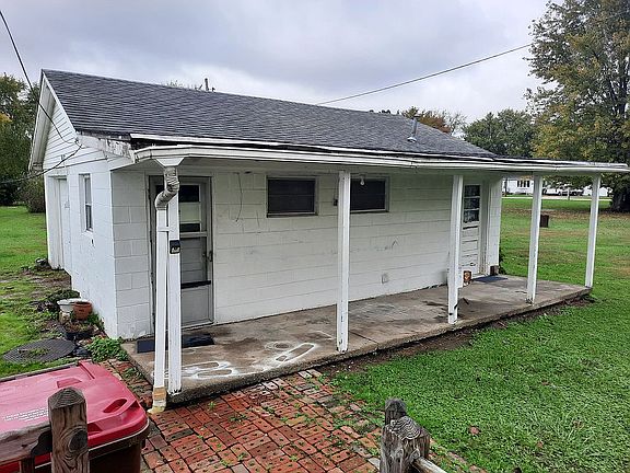 1 car garage with workshop