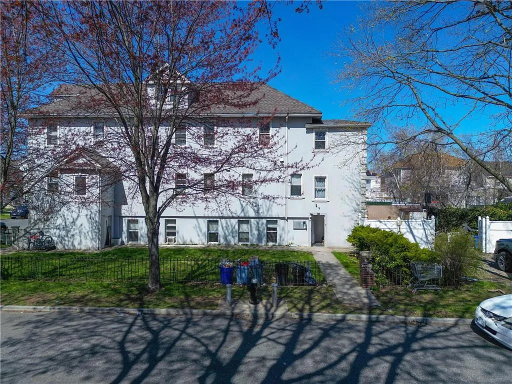 154 Weed Ave photo 1