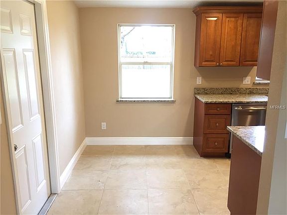 3rd image of 458 Notre Dame Dr
