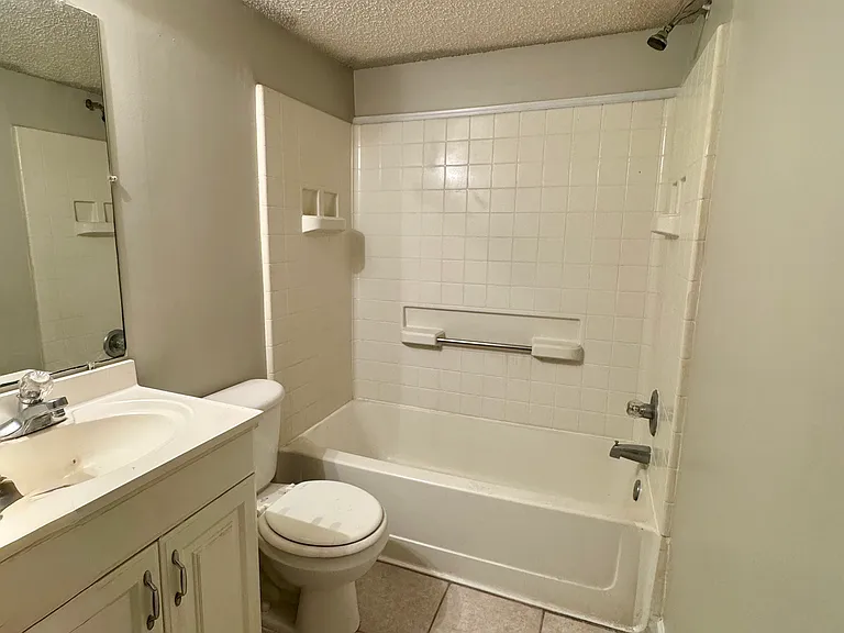Cedar Creek Apartments — Photo 11
