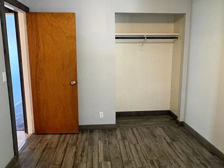 2109 S Illinois Ave — Photo 16
