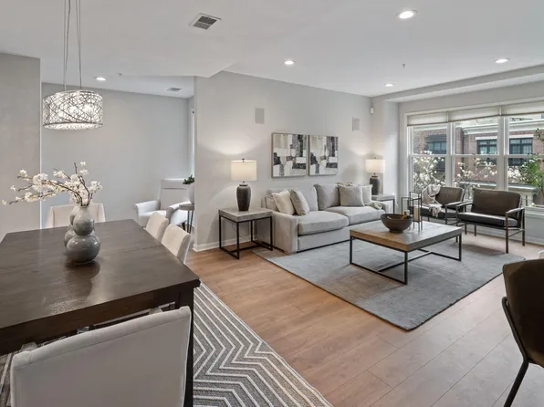 553 S 10th St, Minneapolis, MN 55404