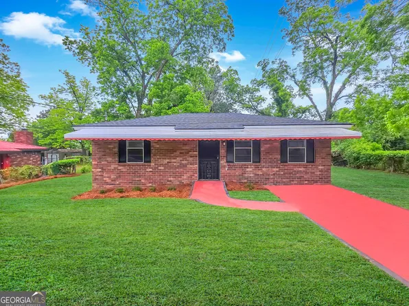 3911 5th St, Garden City, GA 31408
