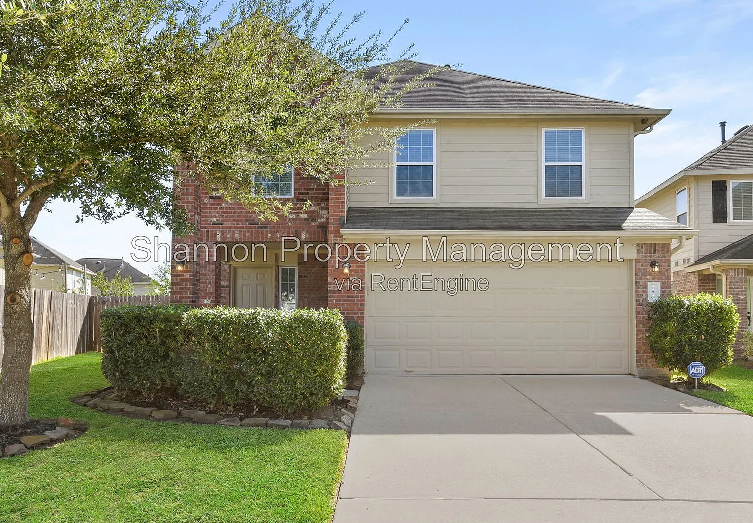 4 bed, 2.5 bath, 2340 sqft, $2,400 — Photo 1