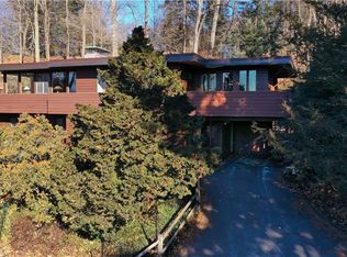 77 Nannahagan Rd, Pleasantville, NY 10570