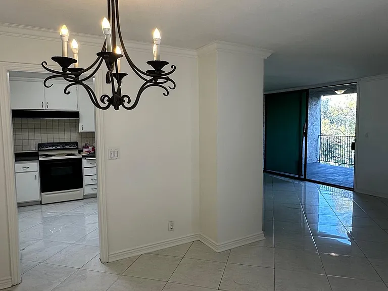 65 N Allen Ave #302 — Photo 11