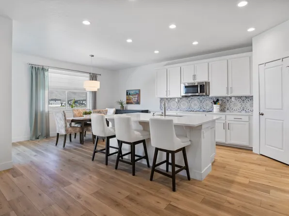 5420 N Cliffrose Dr, Eagle Mountain, UT 84005