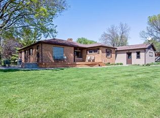 878 S Cody Rd, Le Claire, IA 52753