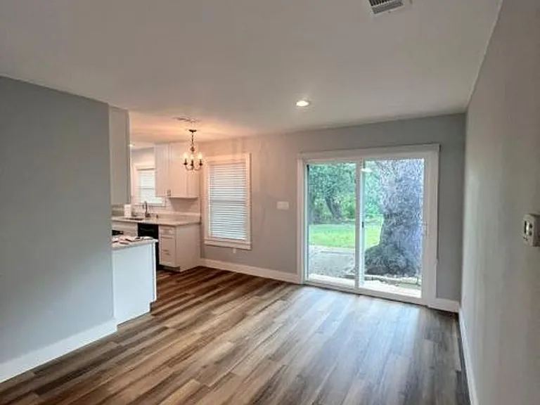 200 Deen Ave — Photo 4
