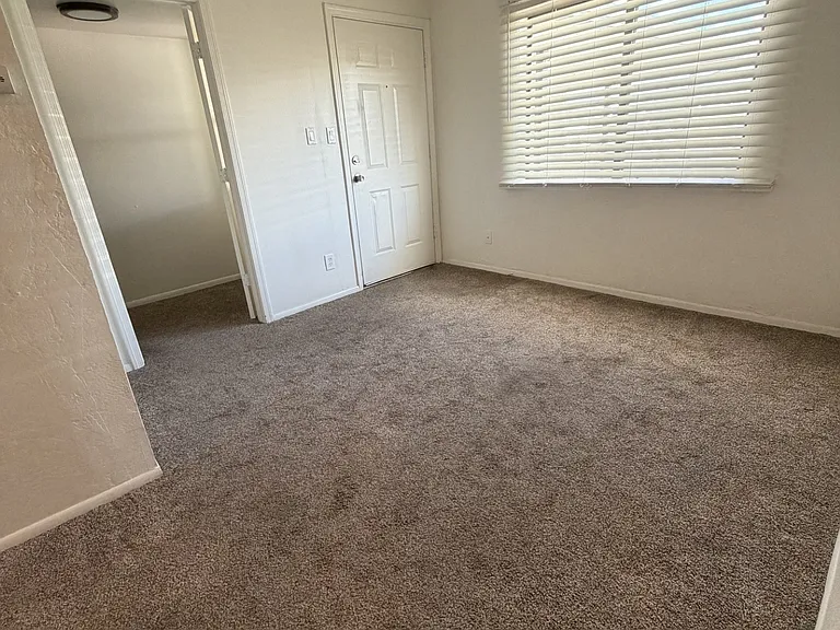 118 W Aero Dr — Photo 5