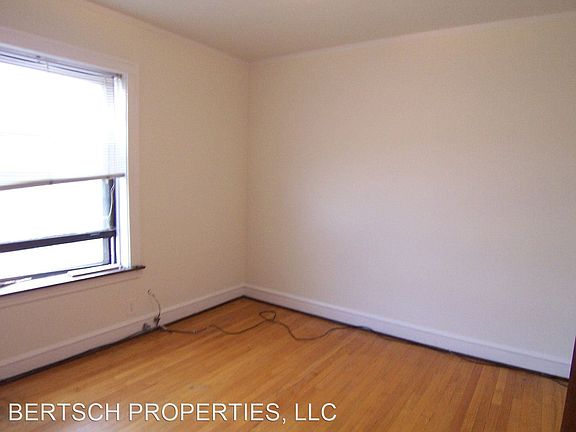 3rd image of 4028 N Paulina St Unit 2B