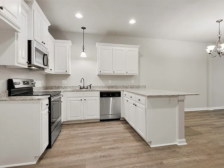 2864 S Roth Ave — Photo 3