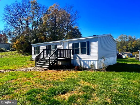 527 Fancy Filly Cir, Martinsburg, WV 25403
