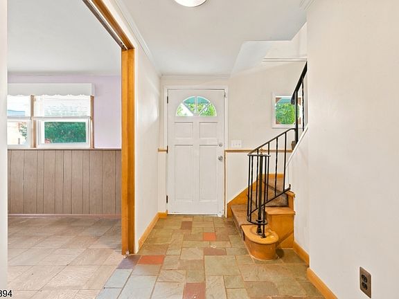 2nd image of 31 Beachwood Rd