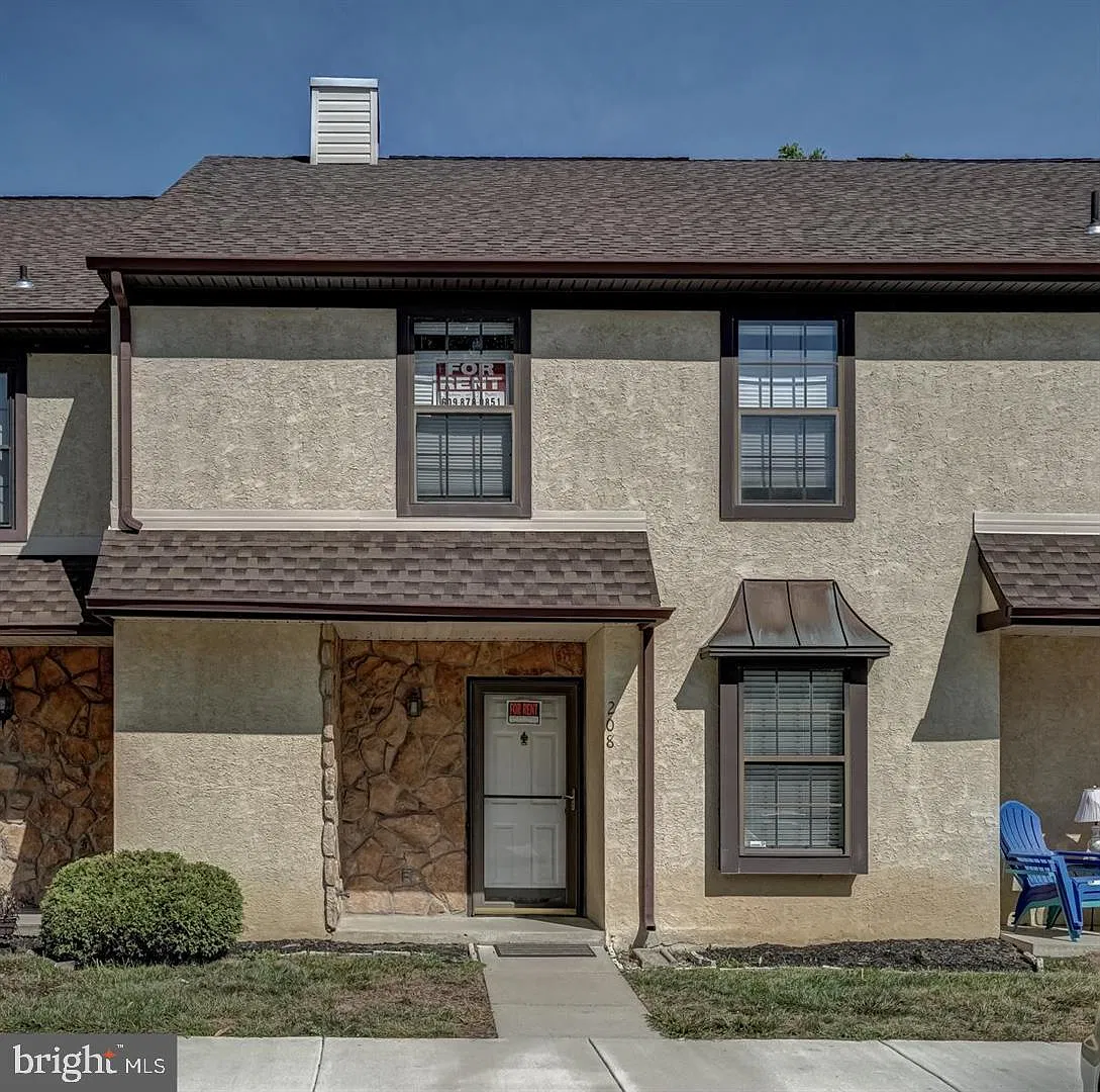 3 bed, 2.5 bath, 1732 sqft, $2,200 — Photo 1