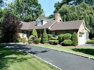 3 Pinewood Rd, Old Westbury, NY 11568