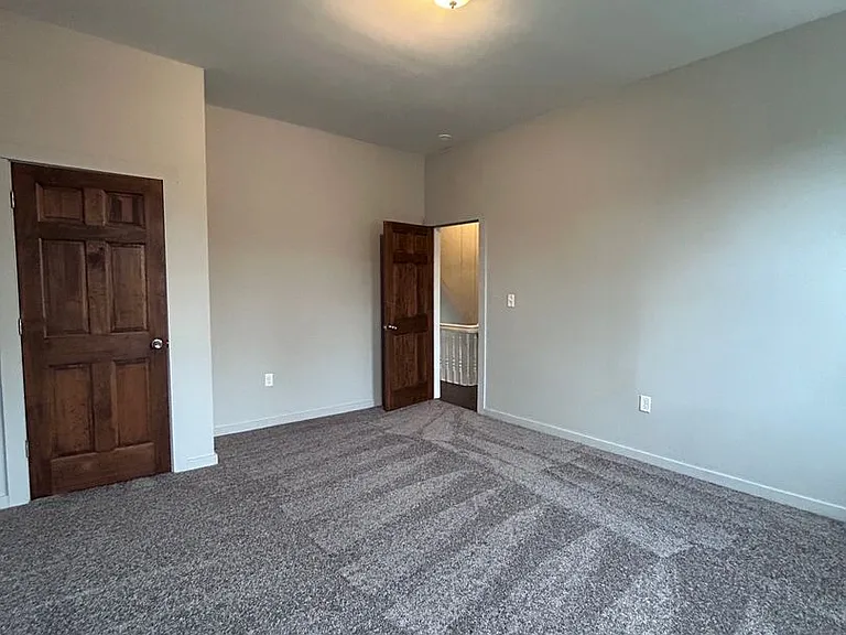 2240 Wilson Ave — Photo 14