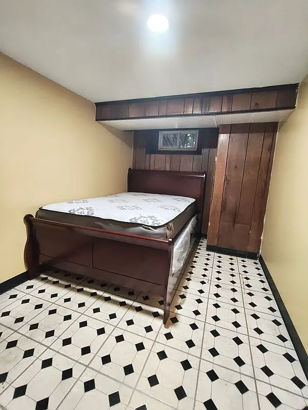 1 bed, 1.0 bath, 1900 sqft, $900 — Photo 2