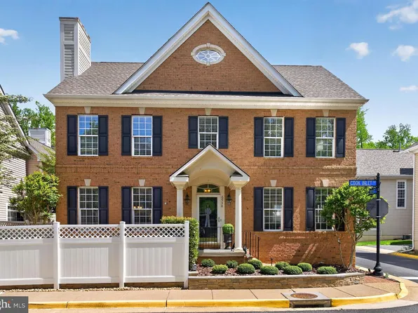 6934 Cove Inlet Ct, Fort Belvoir, VA 22060