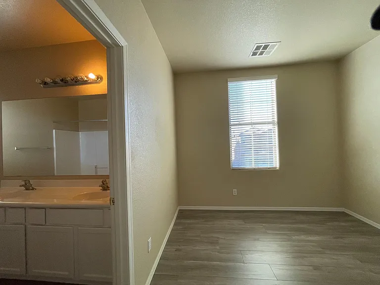 4120 E Torrey Pines Ln — Photo 23