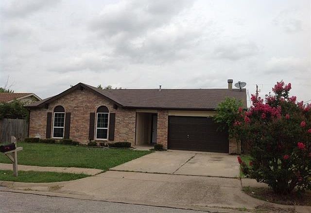 1st image of 823 W Embercrest Dr