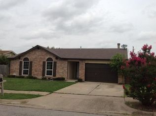 823 W Embercrest Dr, Arlington, TX 76017