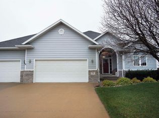 706 Prairie Blvd, Dakota Dunes, SD 57049