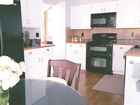 Open kitchen with breakfast nook