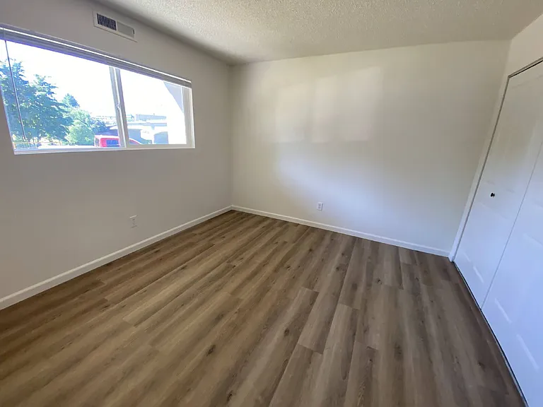 633 SE Flint St #3 — Photo 5