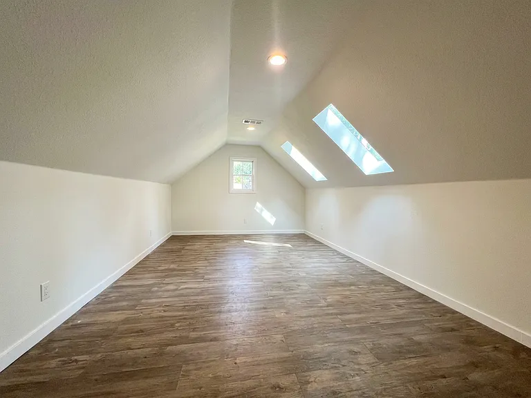 211 Mill Creek Dr — Photo 16